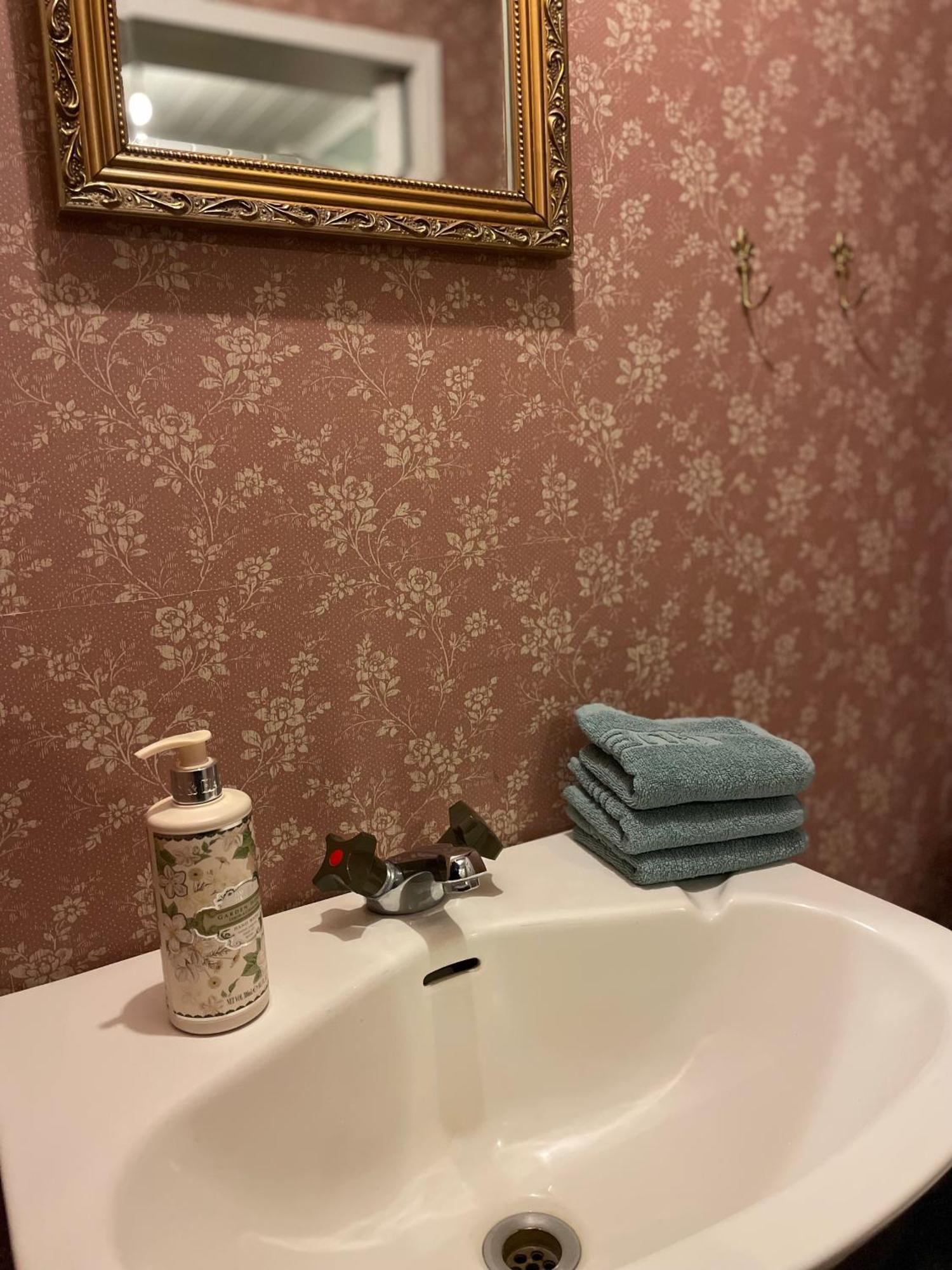 Kolbäck Baersta Bagarstugan Bnb מראה חיצוני תמונה